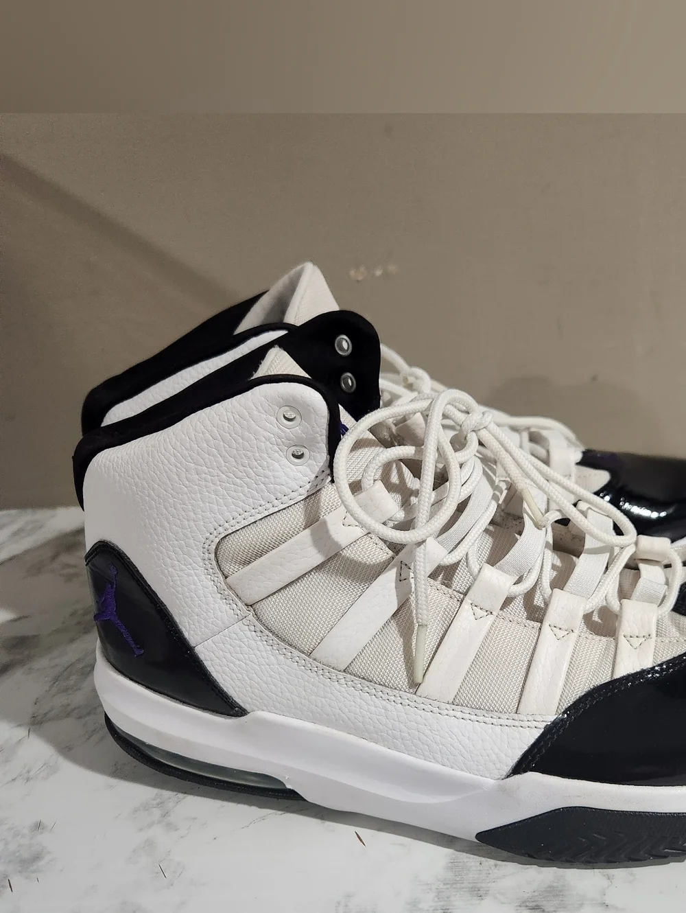 Size 13M Jordan Max Aura 'Concord' White Dark Concord Black AQ9084-121 Preowned